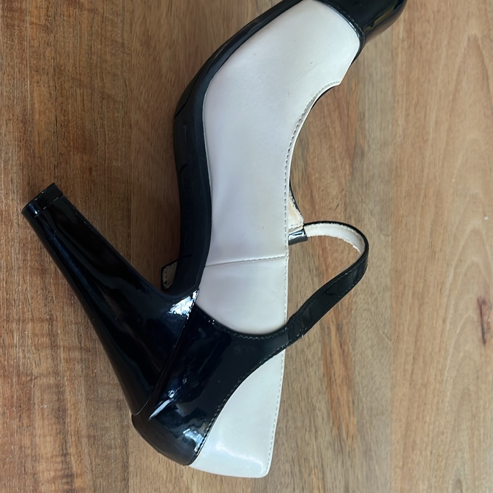 Dex Flex Comfort Women’s Black & Ivory Patent-Look Mary Jane Pumps; Size 7 - Picture 2 of 5